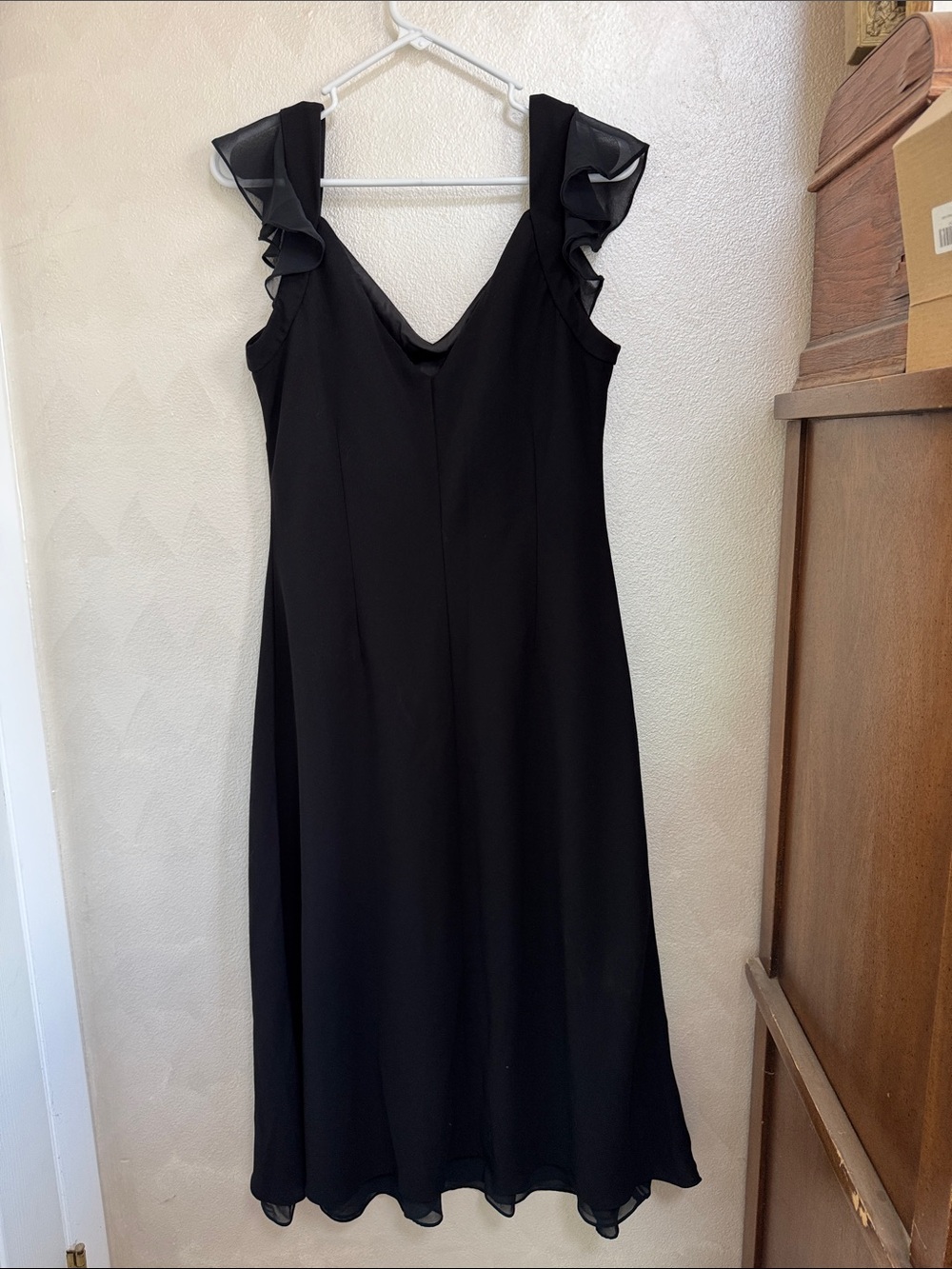 Evan-Picone Chiffon Ruffle-Shoulder Midi Dress in Black - Picture 4 of 4